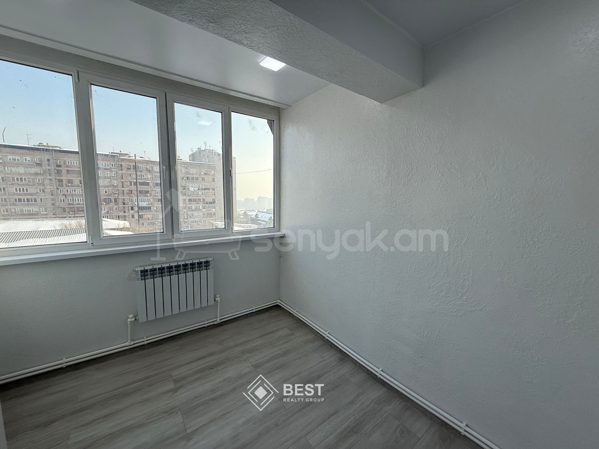 3 Սենյականոց Բնակարան Քարե Շենքում, 43քմ, 5/5 հարկ, Կապիտալ Վերանորոգված