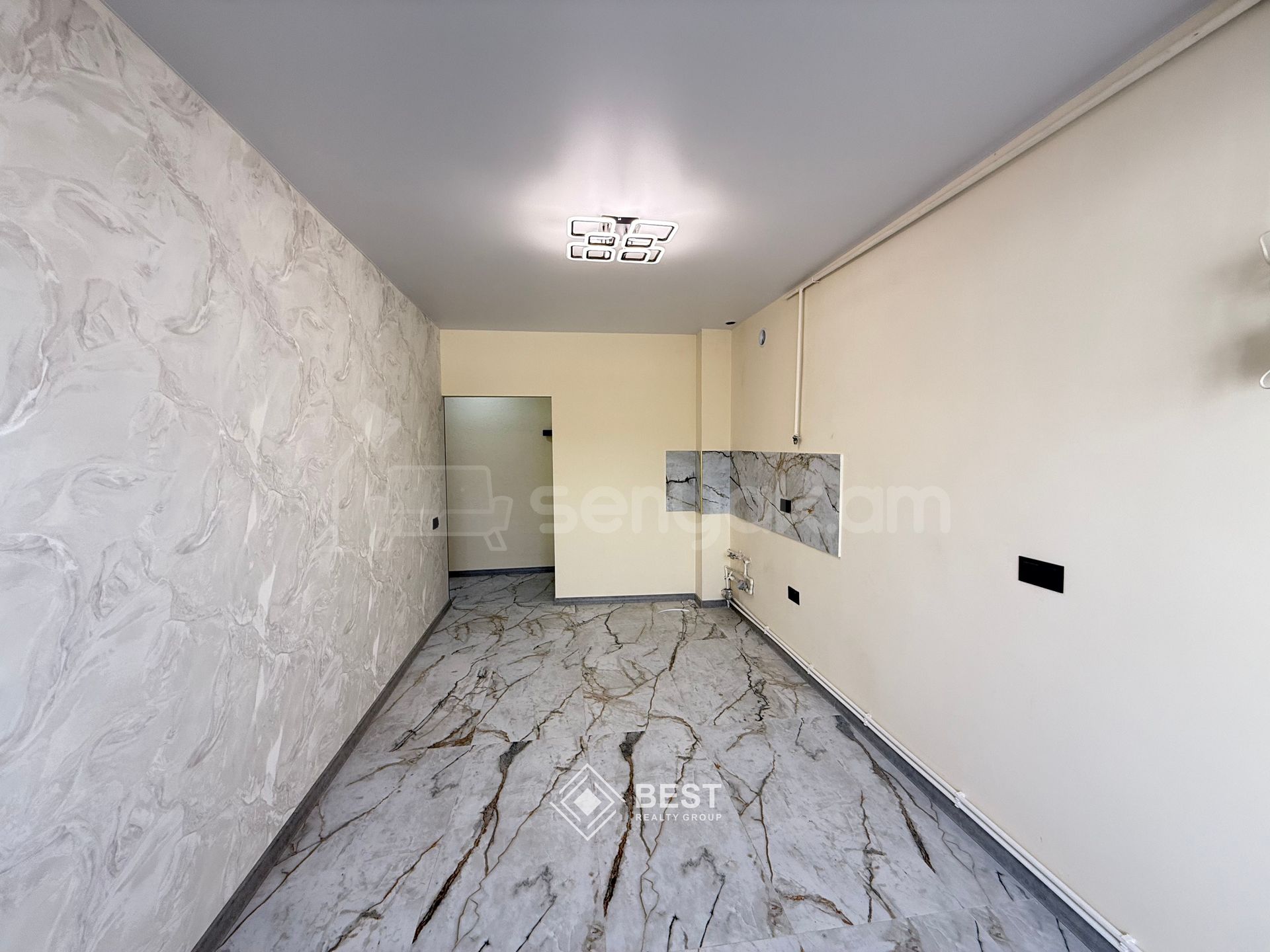 3 Սենյականոց Բնակարան Քարե Շենքում, 43քմ, 5/5 հարկ, Կապիտալ Վերանորոգված