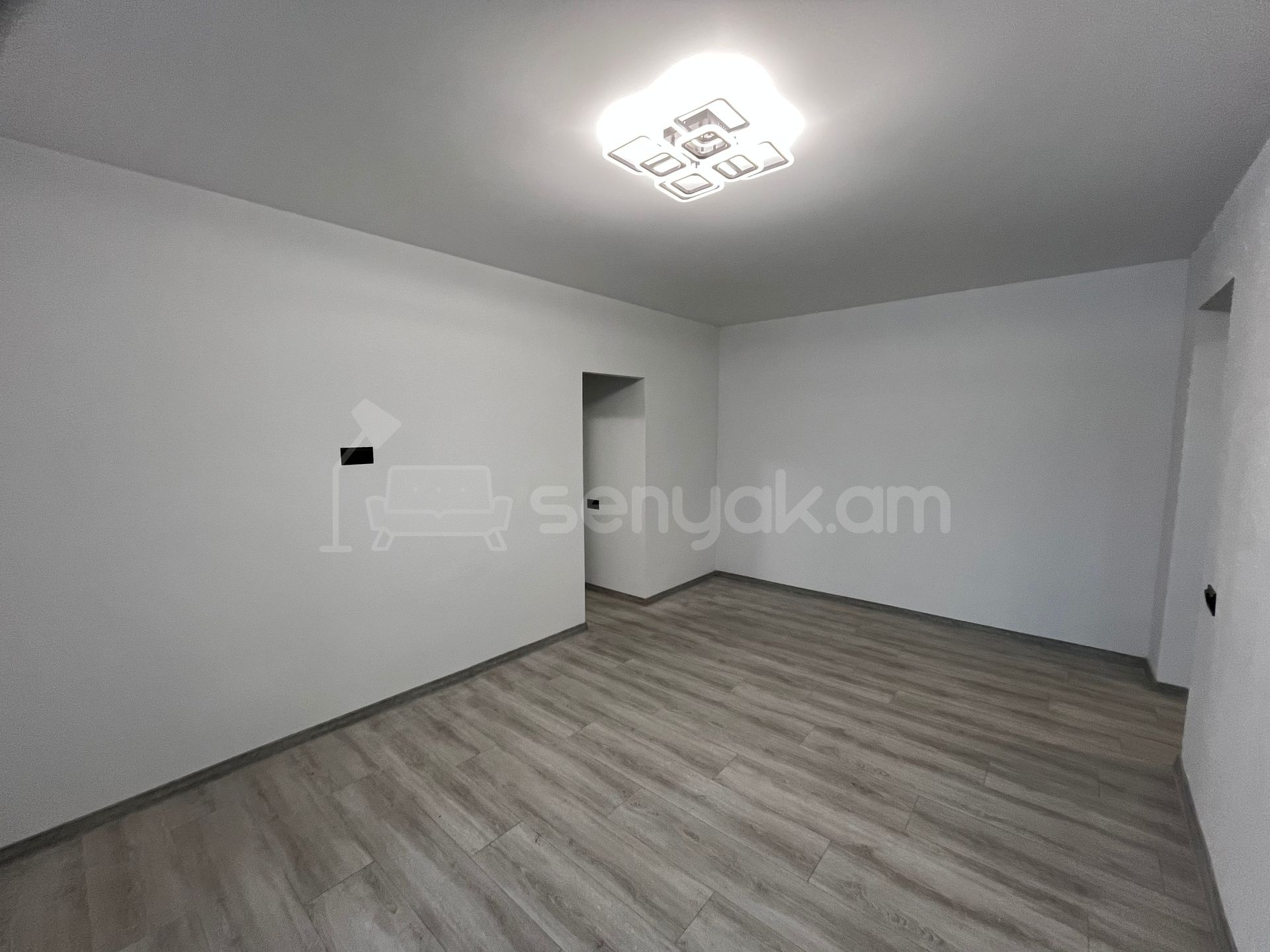 3 Սենյականոց Բնակարան Քարե Շենքում, 65քմ, 2/4 հարկ, Կապիտալ Վերանորոգված