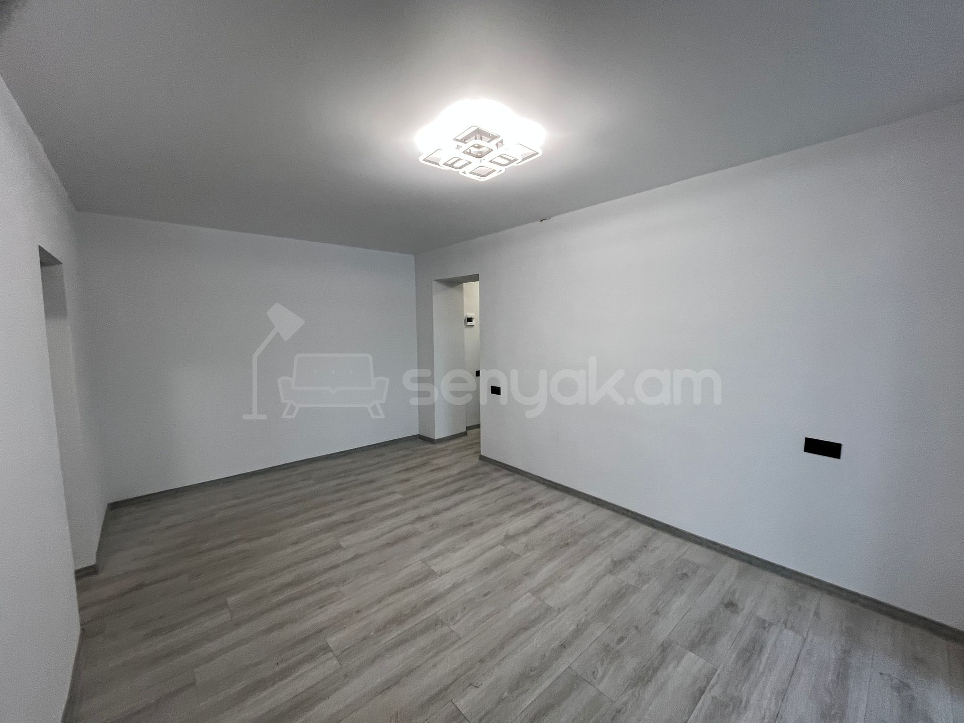 3 Սենյականոց Բնակարան Քարե Շենքում, 65քմ, 2/4 հարկ, Կապիտալ Վերանորոգված