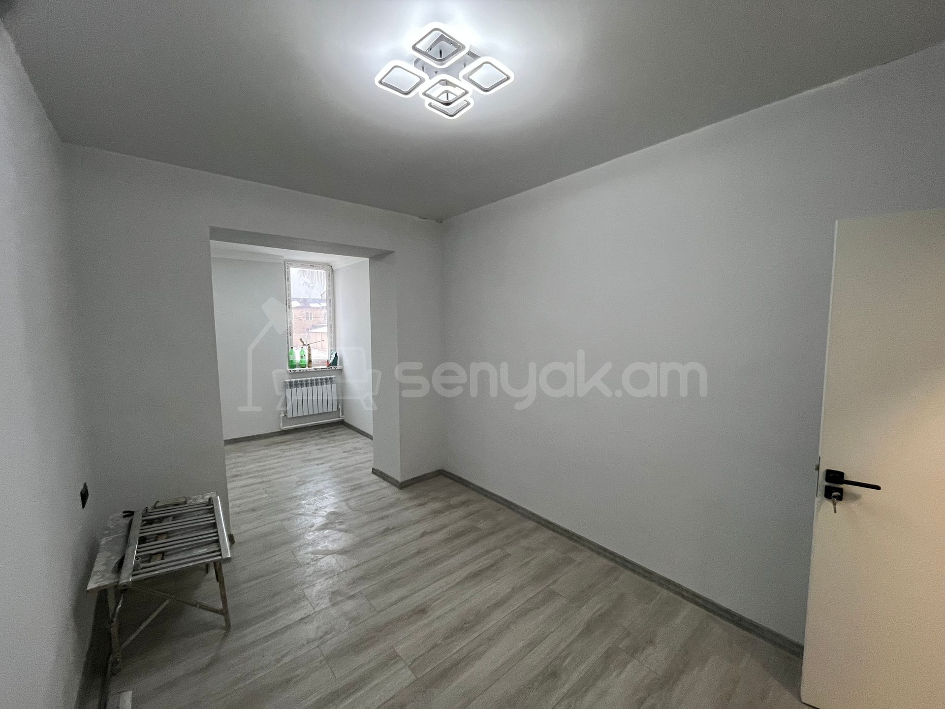 3 Սենյականոց Բնակարան Քարե Շենքում, 65քմ, 2/4 հարկ, Կապիտալ Վերանորոգված