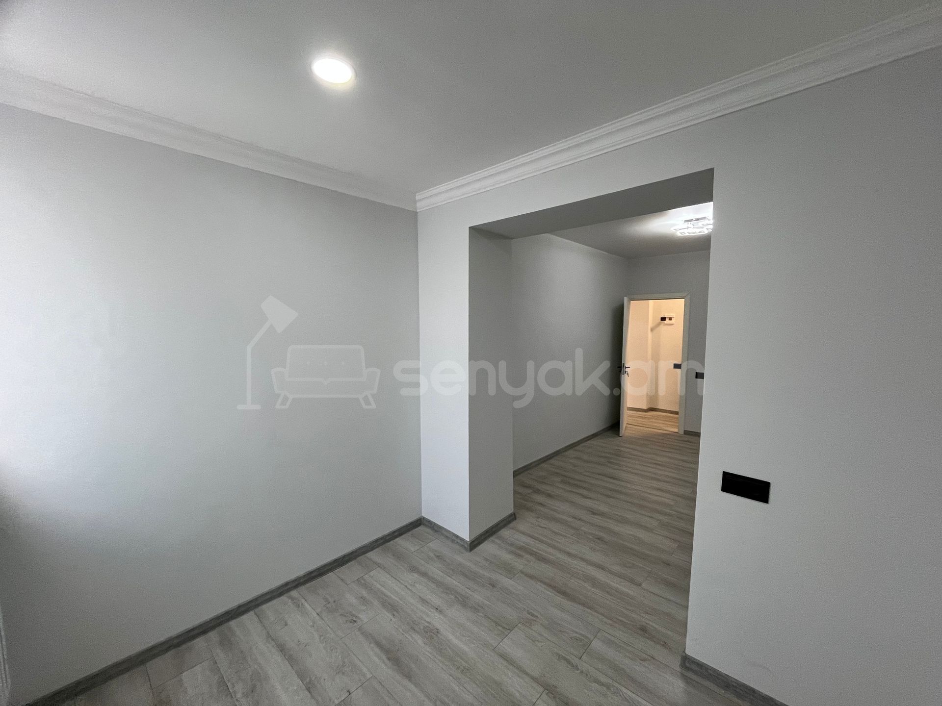 3 Սենյականոց Բնակարան Քարե Շենքում, 65քմ, 2/4 հարկ, Կապիտալ Վերանորոգված