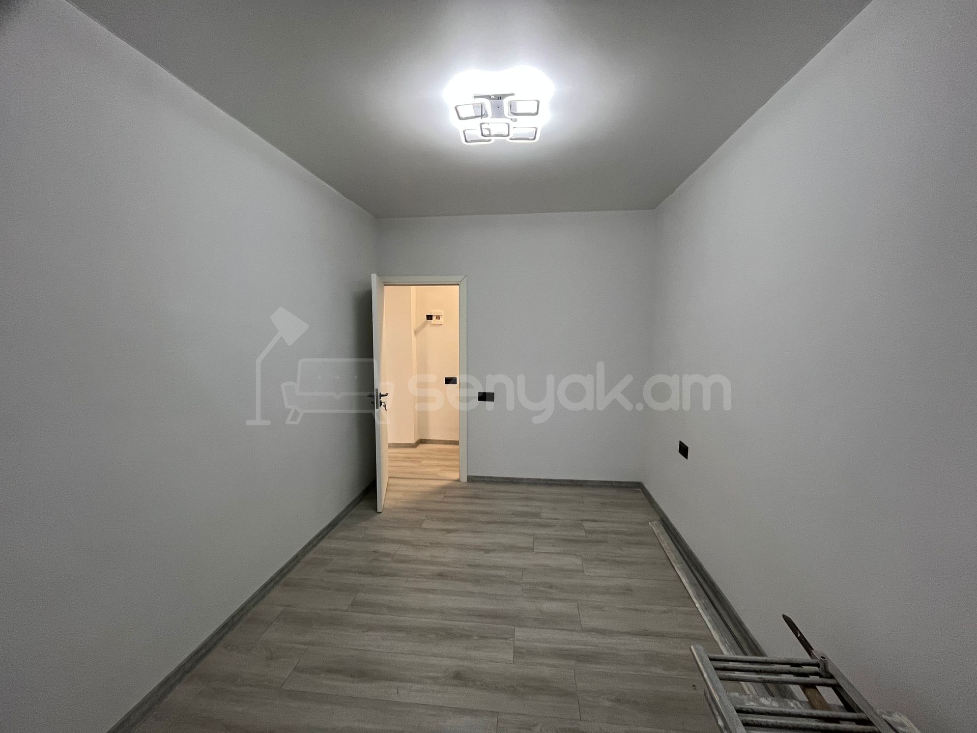 3 Սենյականոց Բնակարան Քարե Շենքում, 65քմ, 2/4 հարկ, Կապիտալ Վերանորոգված