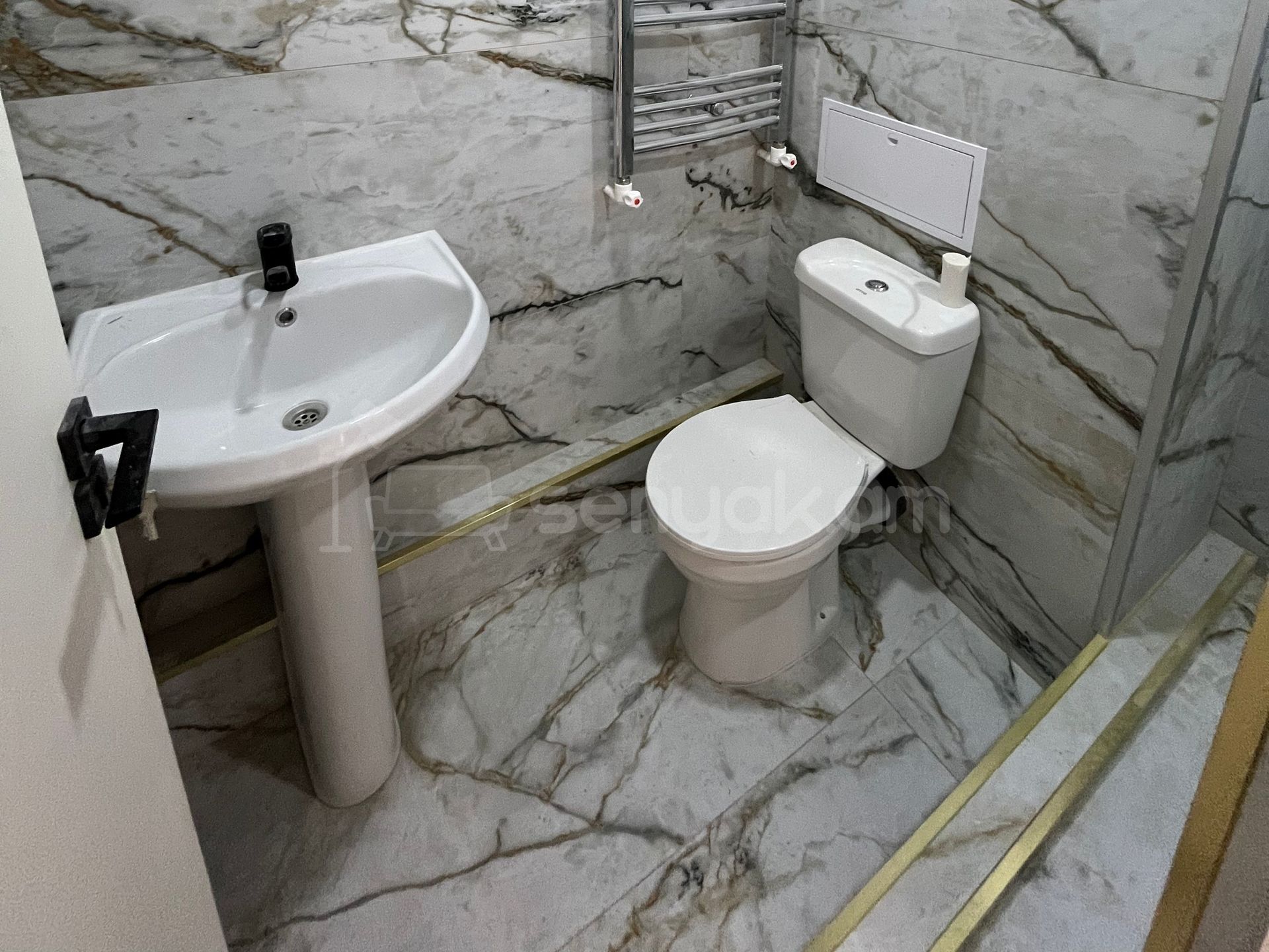 3 Սենյականոց Բնակարան Քարե Շենքում, 65քմ, 2/4 հարկ, Կապիտալ Վերանորոգված