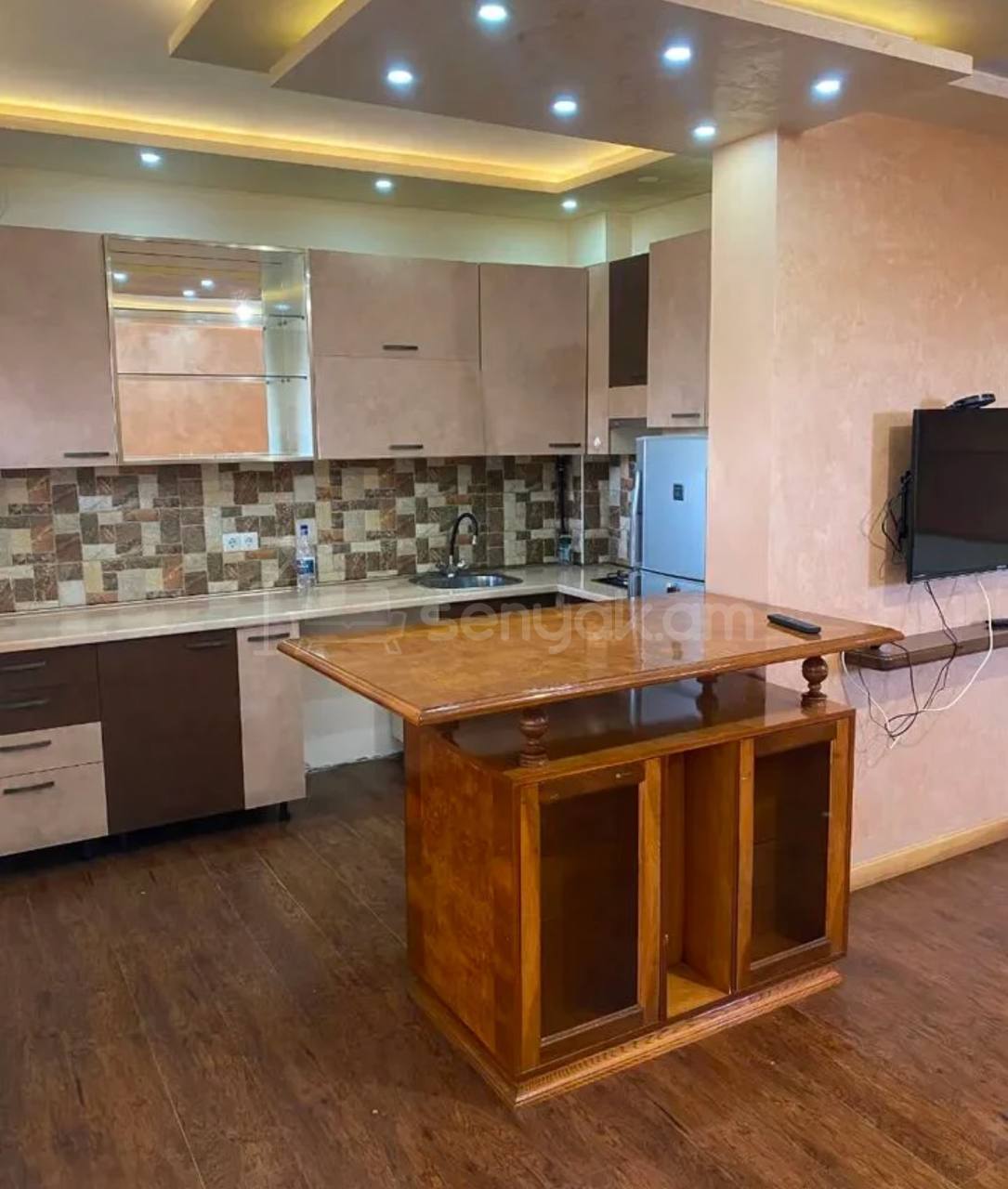 2 Սենյականոց Բնակարան Քարե Շենքում, 68քմ, 2/5 հարկ, Դիզայներական Վերանորոգված, Կահավորված, Արևկող