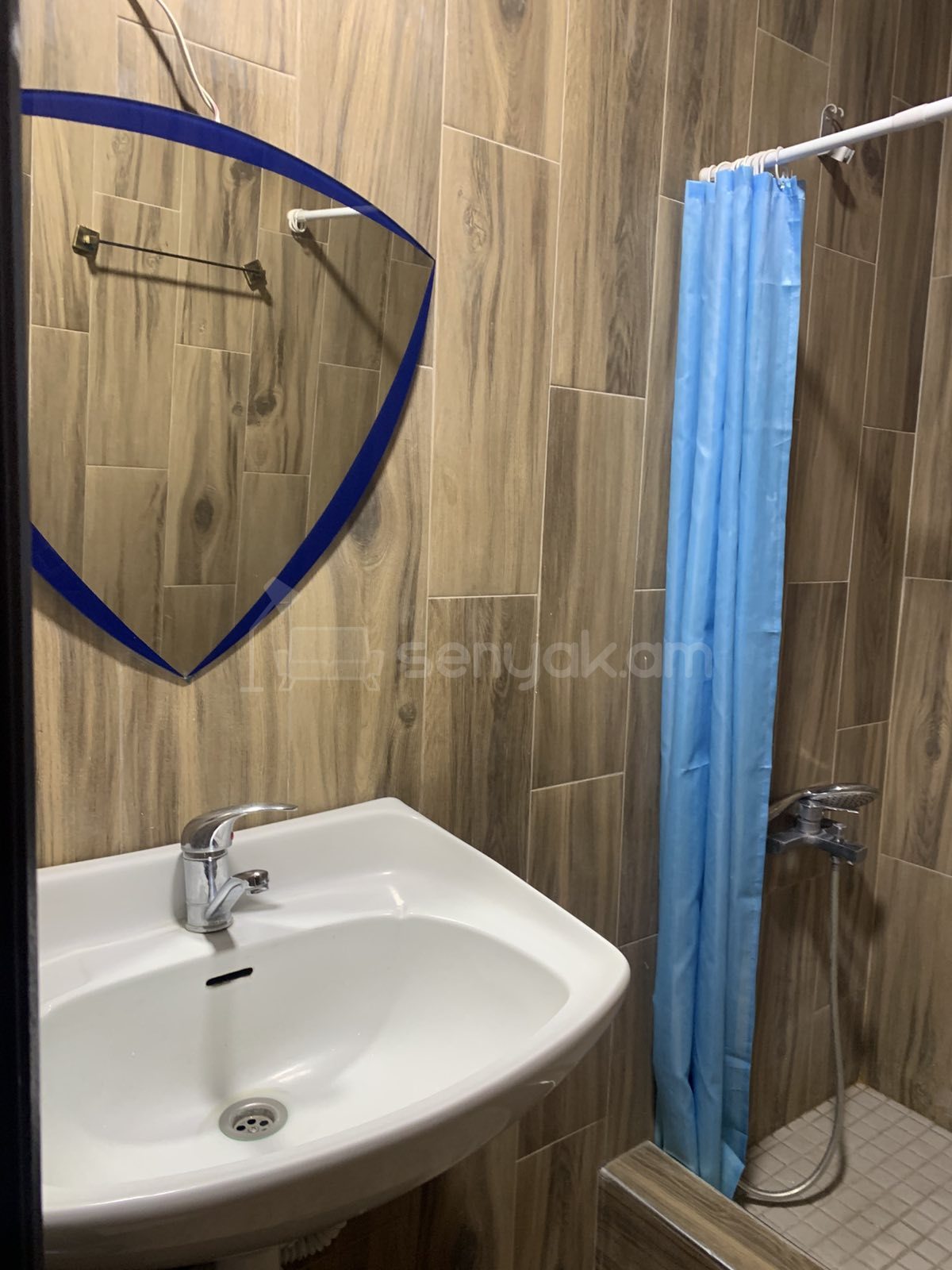 2 Սենյականոց Բնակարան Քարե Շենքում, 58քմ, 3/5 հարկ, Կապիտալ Վերանորոգված