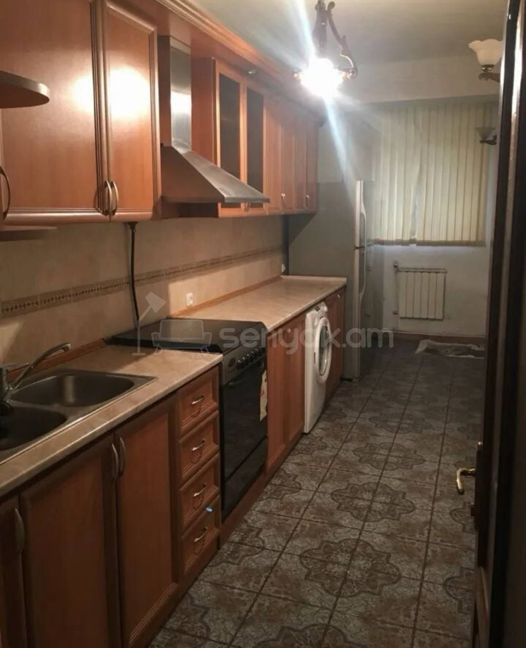 3 Սենյականոց Բնակարան Քարե Շենքում, 80քմ, 1/5 հարկ, Կոսմետիկ Վերանորոգված, Կահավորված, Արևկող