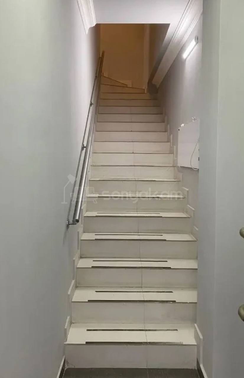 3 Սենյականոց Բնակարան Քարե Շենքում, 78քմ, 2/2 հարկ, Կապիտալ Վերանորոգված, Կահավորված, Արևկող