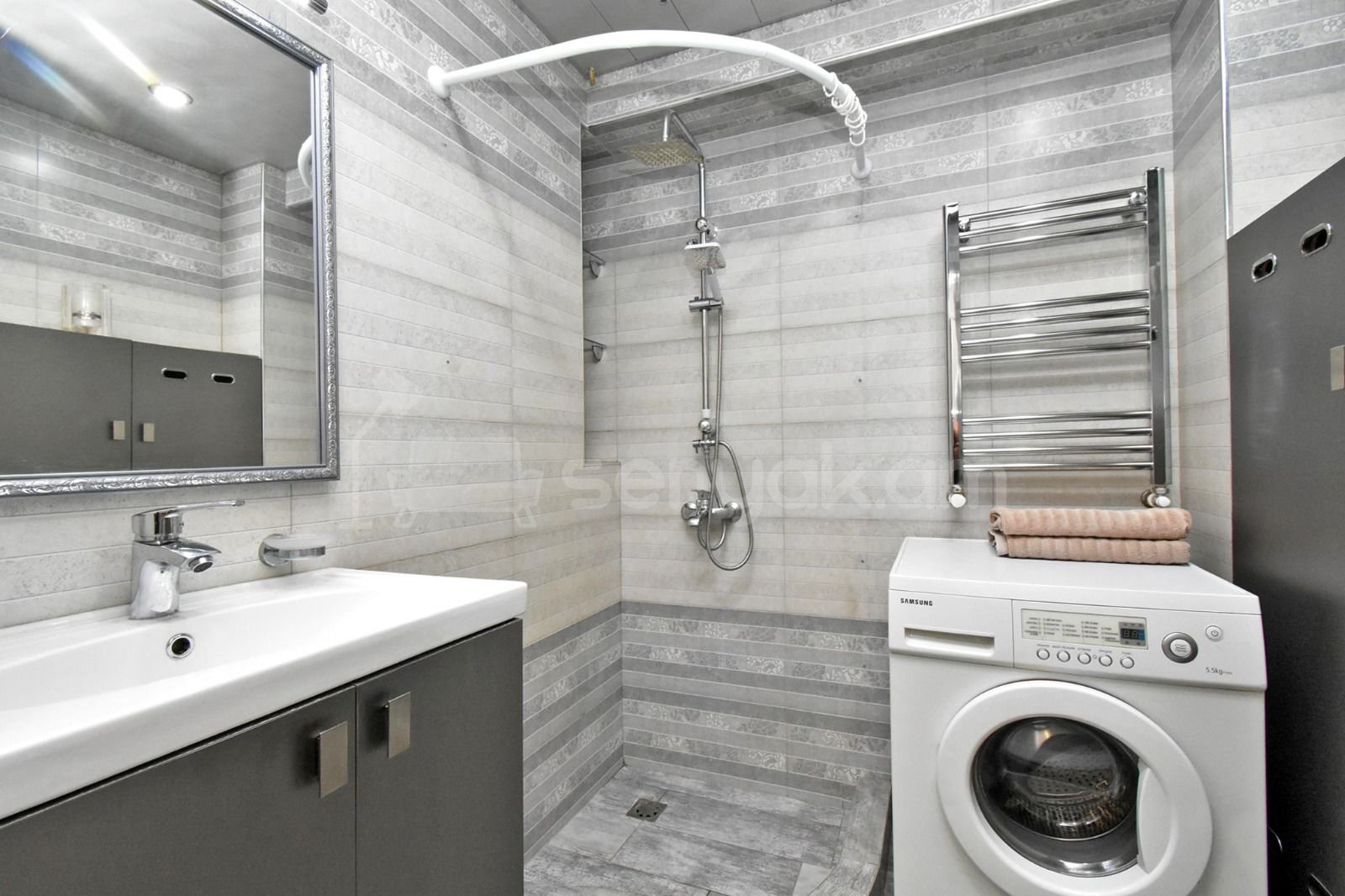 2 Սենյականոց Բնակարան, 40քմ, 11/11 հարկ, Դիզայներական Վերանորոգված