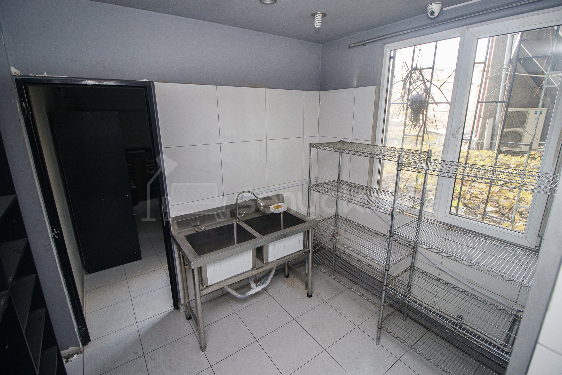 Սպասարկման Տարածք, 200քմ, Կապիտալ Վերանորոգված