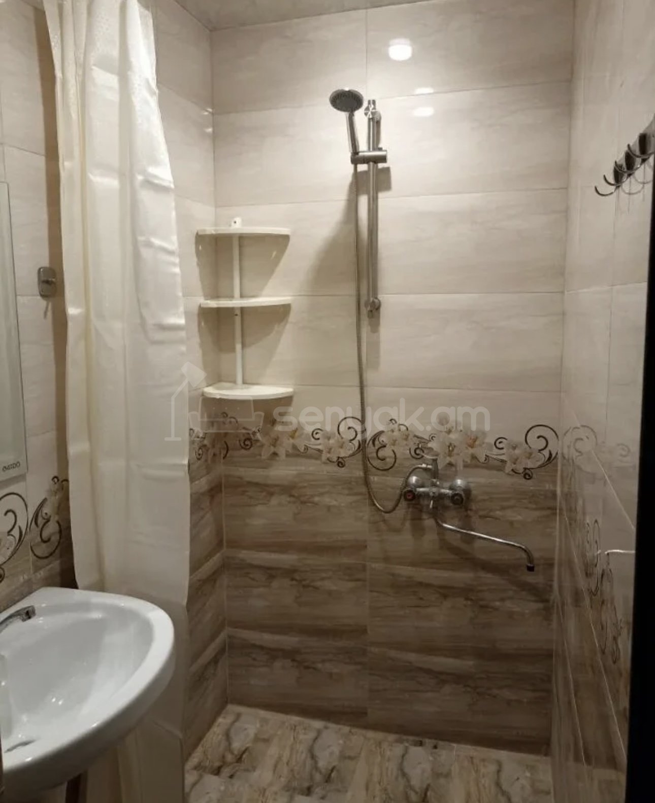 2 Սենյականոց Բնակարան Քարե Շենքում, 63քմ, 4/5 հարկ, Կապիտալ Վերանորոգված, Կահավորված