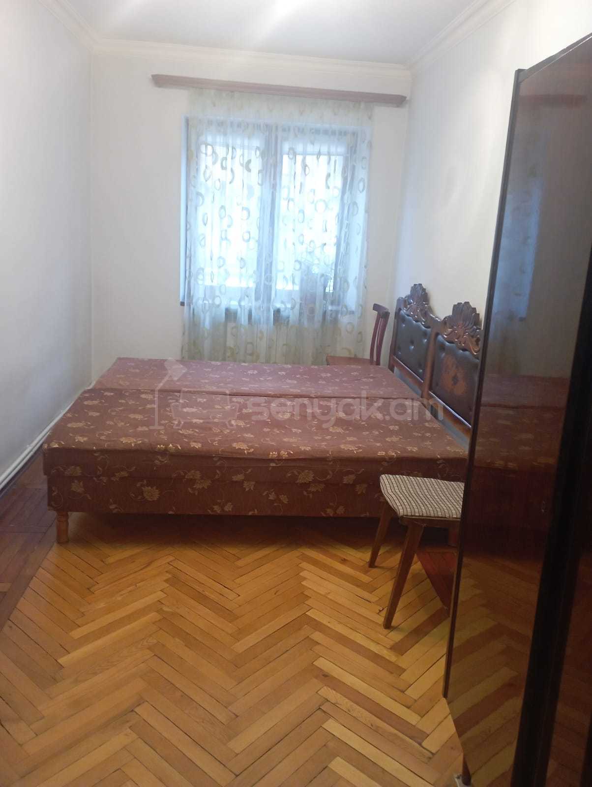 3 Սենյականոց Բնակարան Քարե Շենքում, 85քմ, 2/5 հարկ, Կապիտալ Վերանորոգված, Կահավորված