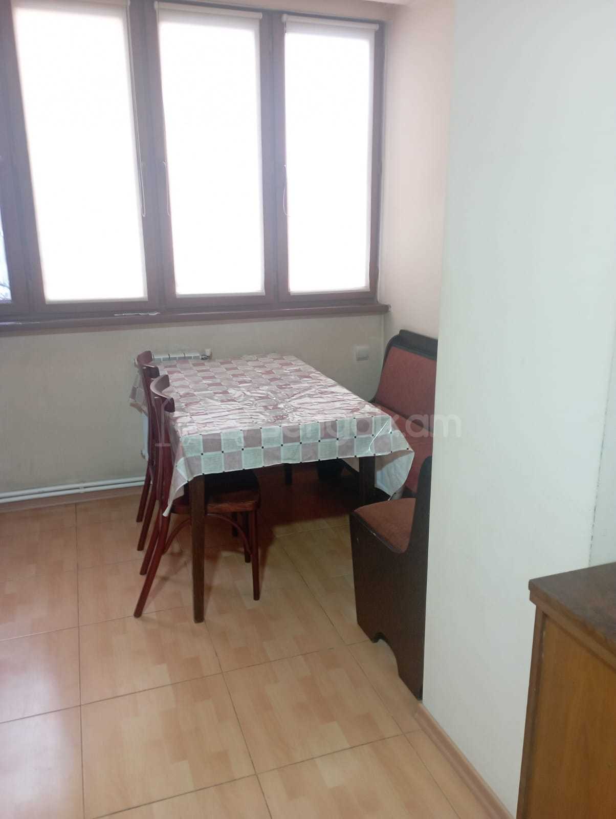 3 Սենյականոց Բնակարան Քարե Շենքում, 85քմ, 2/5 հարկ, Կապիտալ Վերանորոգված, Կահավորված