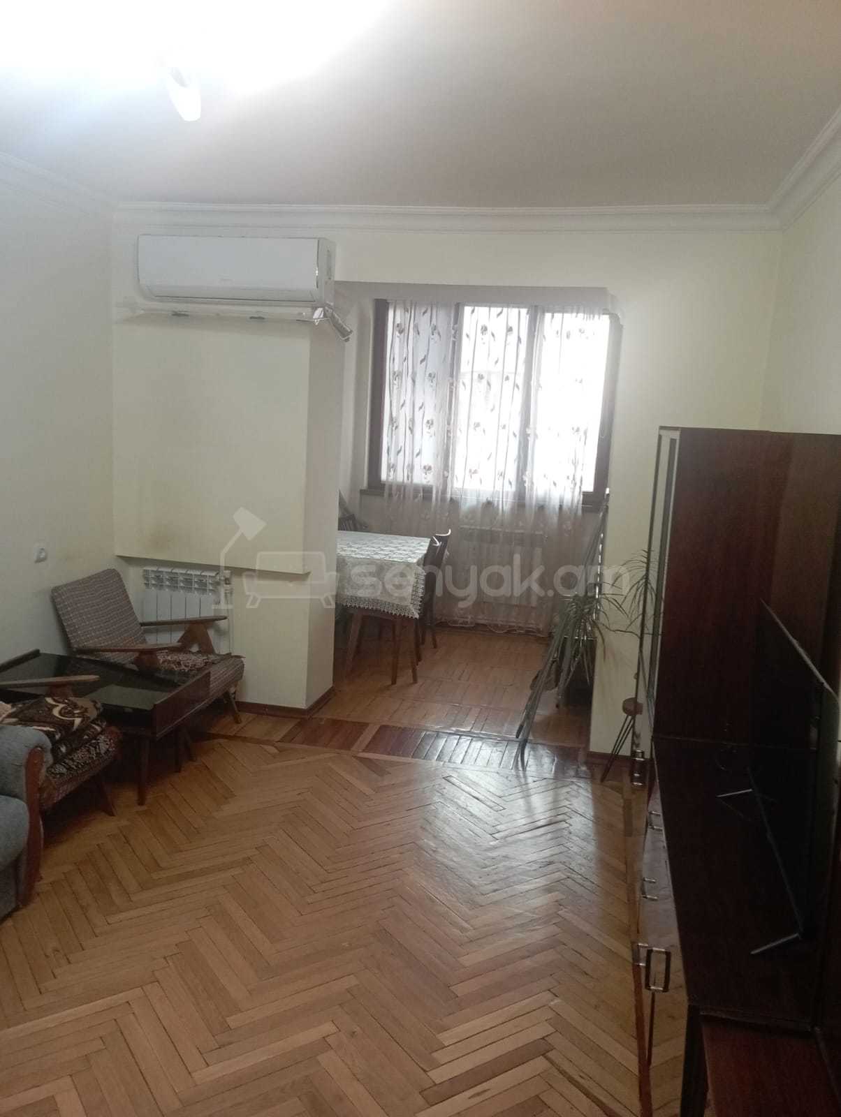 3 Սենյականոց Բնակարան Քարե Շենքում, 85քմ, 2/5 հարկ, Կապիտալ Վերանորոգված, Կահավորված