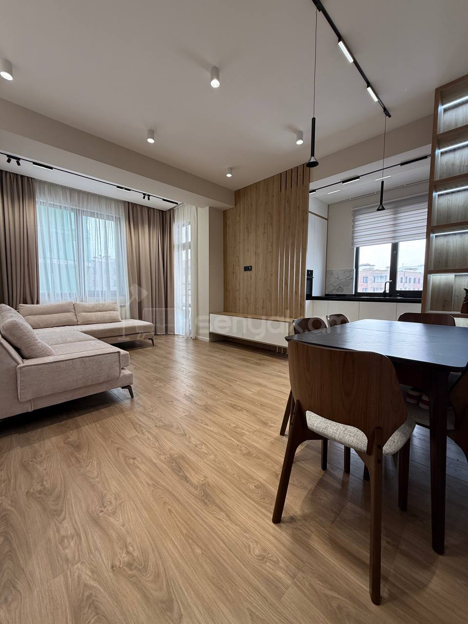 4 Սենյականոց Բնակարան Նորակառույցում, 96քմ, 10/18 հարկ, Դիզայներական Վերանորոգված, Կահավորված, Արևկող