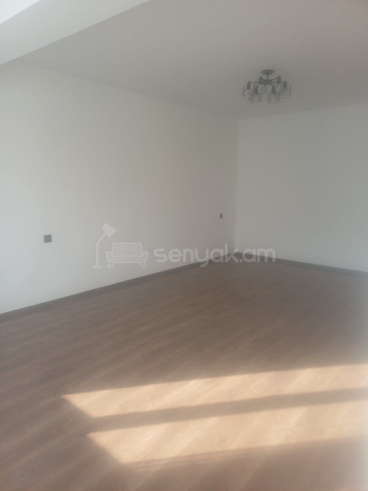 3 Սենյականոց Բնակարան Քարե Շենքում, 85քմ, 5/5 հարկ, Դիզայներական Վերանորոգված, Արևկող