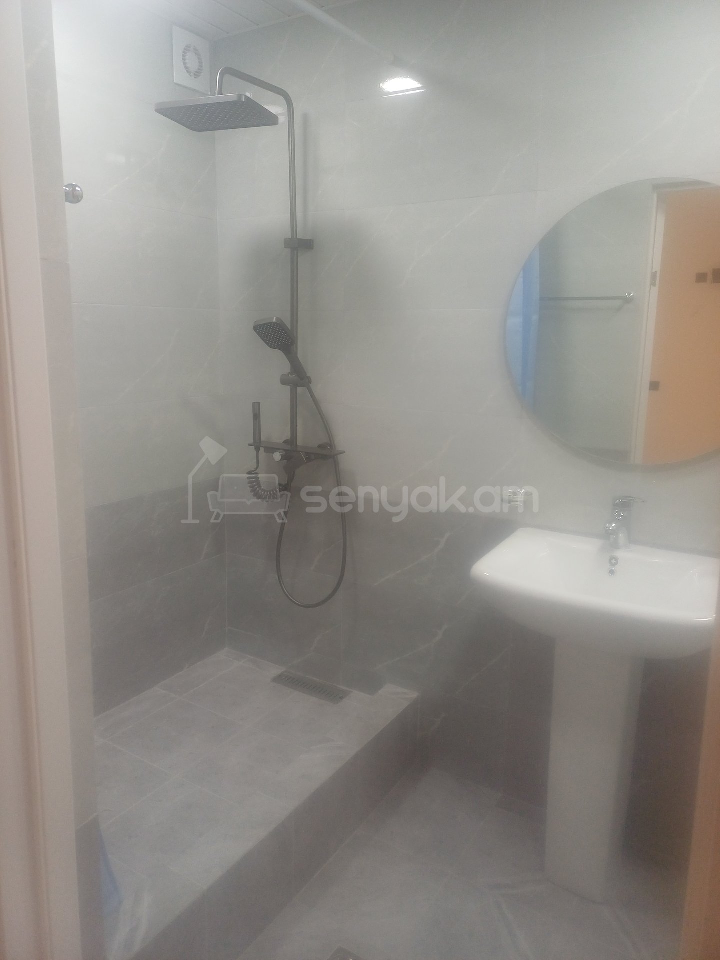 3 Սենյականոց Բնակարան Քարե Շենքում, 85քմ, 5/5 հարկ, Դիզայներական Վերանորոգված, Արևկող