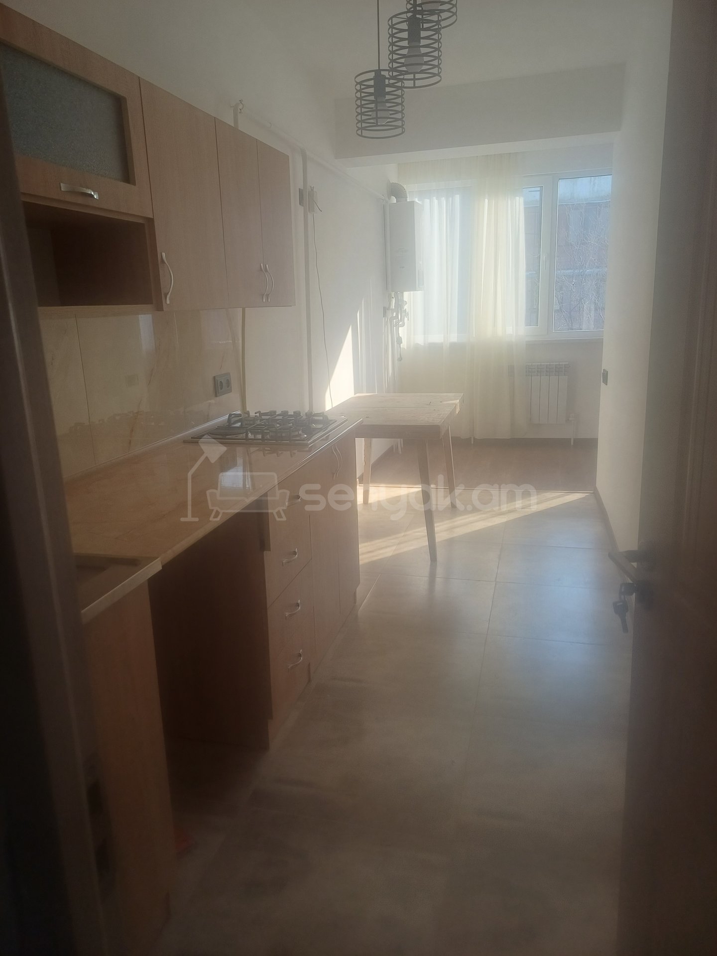 3 Սենյականոց Բնակարան Քարե Շենքում, 85քմ, 5/5 հարկ, Դիզայներական Վերանորոգված, Արևկող