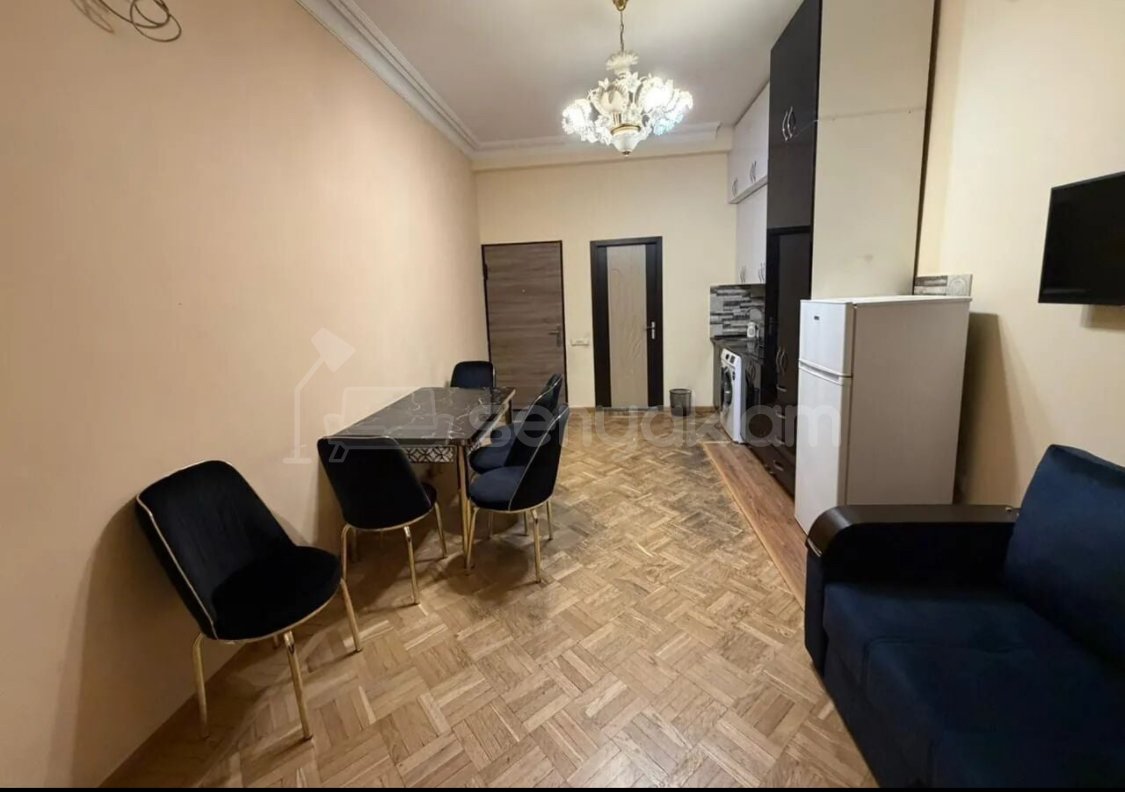 3 Սենյականոց Բնակարան Քարե Շենքում, 60քմ, 1/5 հարկ, Կապիտալ Վերանորոգված, Կահավորված