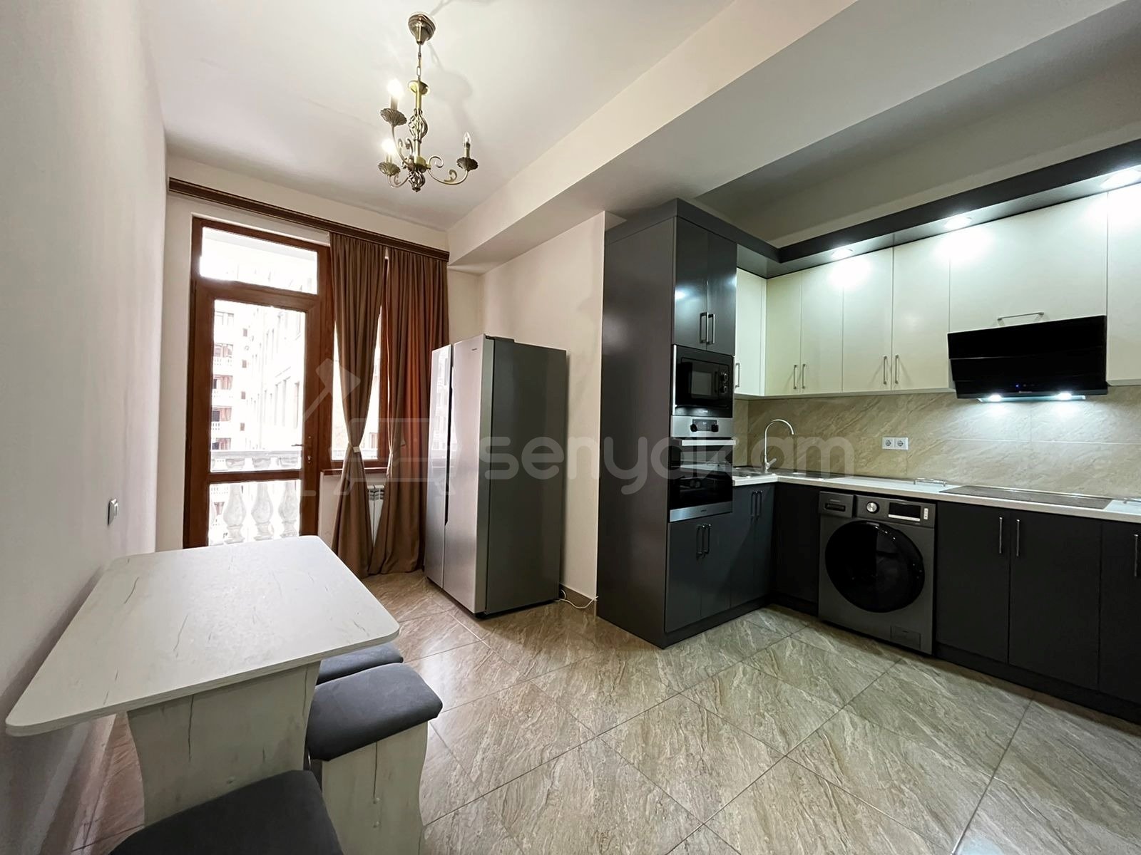 3 Սենյականոց Բնակարան, 90քմ, 5/8 հարկ, Կապիտալ Վերանորոգված, Կահավորված, Արևկող