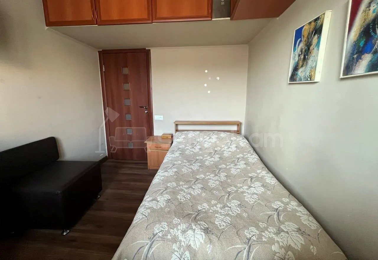 3 Սենյականոց Բնակարան Քարե Շենքում, 62քմ, 5/5 հարկ, Կապիտալ Վերանորոգված