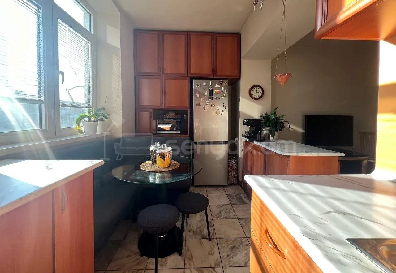 3 Սենյականոց Բնակարան Քարե Շենքում, 62քմ, 5/5 հարկ, Կապիտալ Վերանորոգված