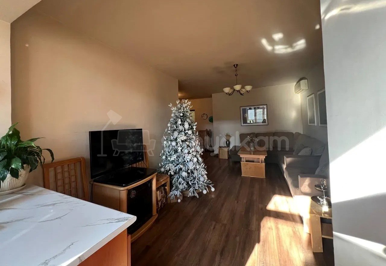 3 Սենյականոց Բնակարան Քարե Շենքում, 62քմ, 5/5 հարկ, Կապիտալ Վերանորոգված