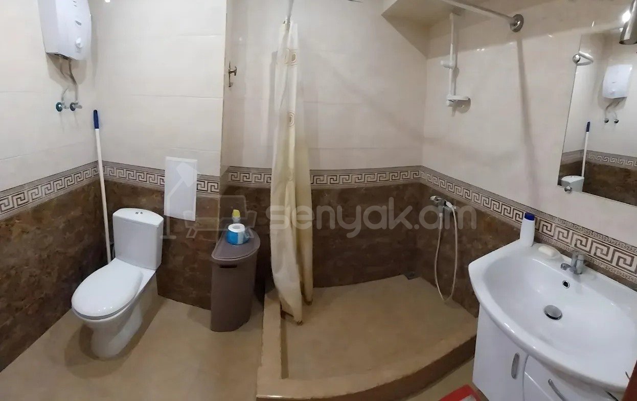 3 Սենյականոց Բնակարան Քարե Շենքում, 59քմ, 2/7 հարկ, Կապիտալ Վերանորոգված