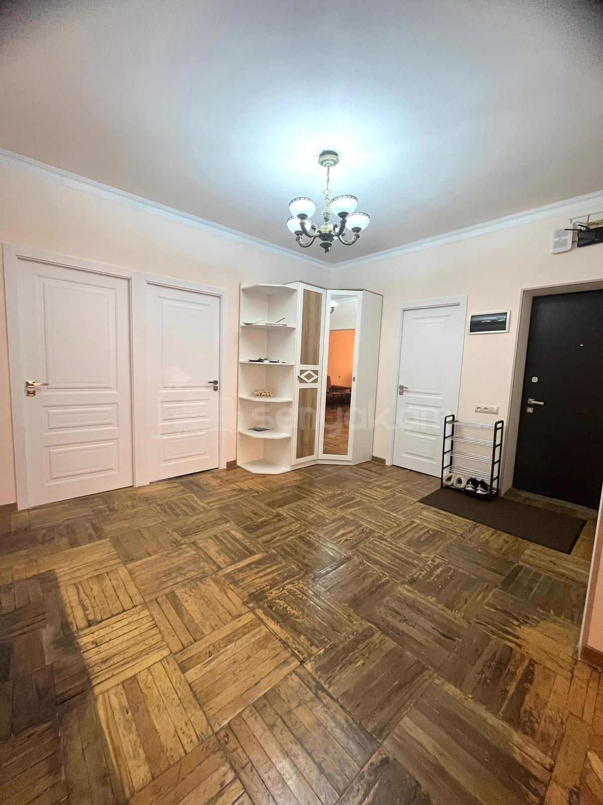 4 Սենյականոց Բնակարան Քարե Շենքում, 94քմ, 3/5 հարկ, Կոսմետիկ Վերանորոգված