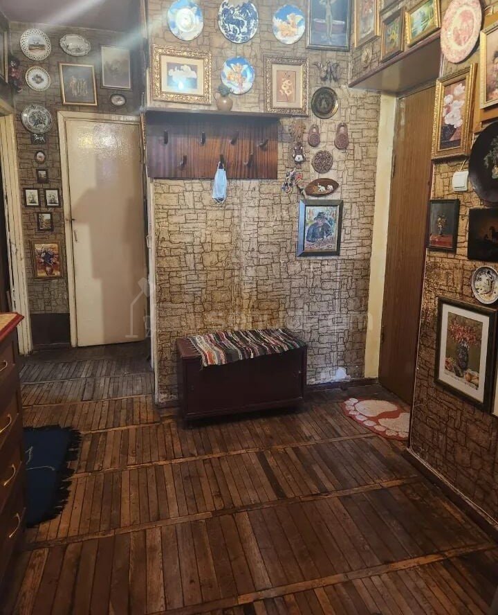 2 Սենյականոց Բնակարան Քարե Շենքում, 71քմ, 5/5 հարկ, Պետական Վիճակում