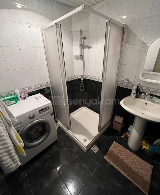 3 Սենյականոց Բնակարան, 80քմ, 1/5 հարկ, Նորմալ Վիճակում