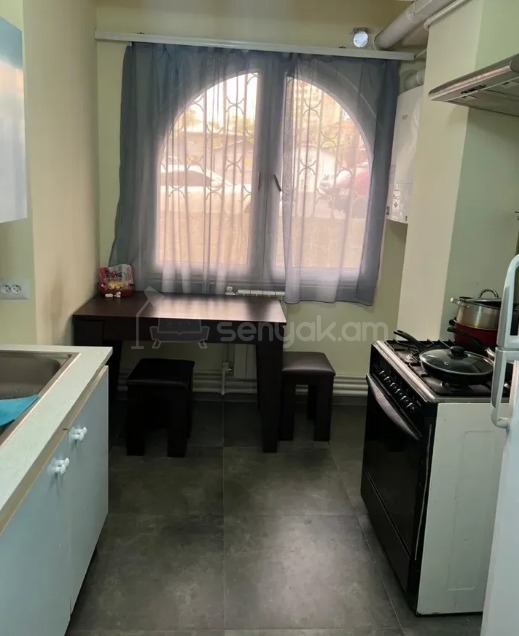 3 Սենյականոց Բնակարան, 80քմ, 1/5 հարկ, Նորմալ Վիճակում