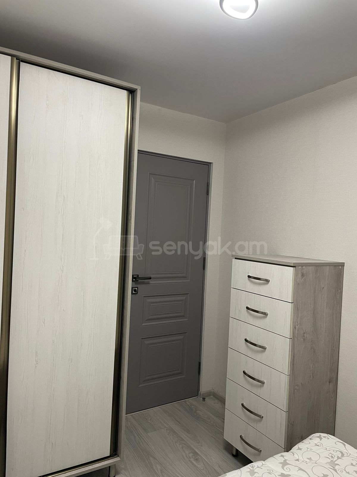 2 Սենյականոց Բնակարան Քարե Շենքում, 33քմ, 4/4 հարկ, Կապիտալ Վերանորոգված