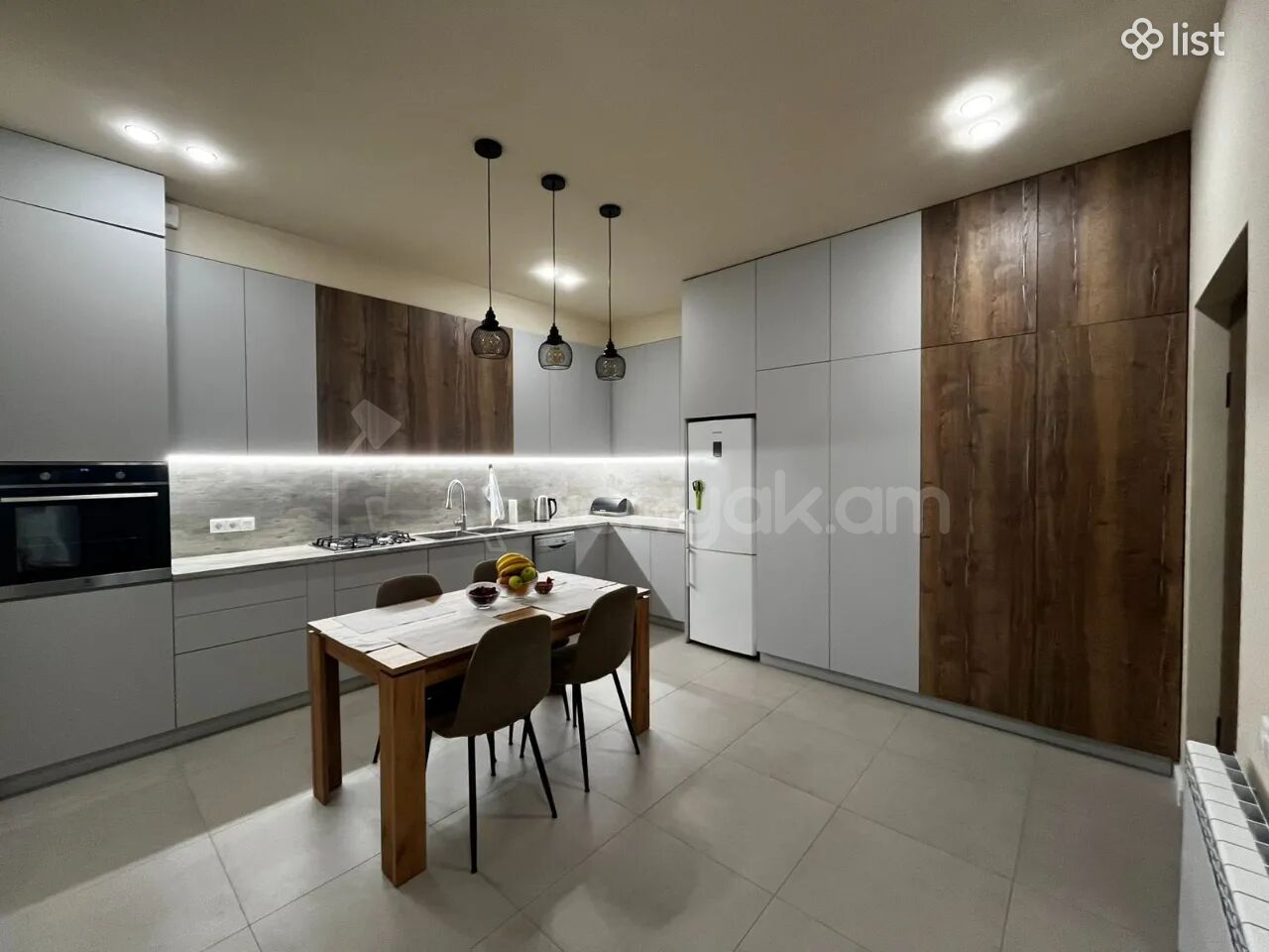 4 Սենյականոց Բնակարան, 90քմ, 4/13 հարկ, Կապիտալ Վերանորոգված