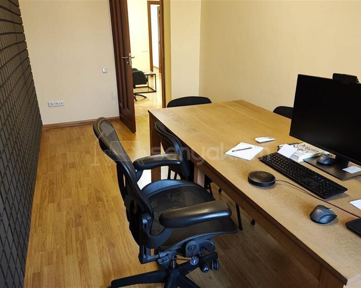 Նորակառույց Օֆիսային Տարածք, 300քմ