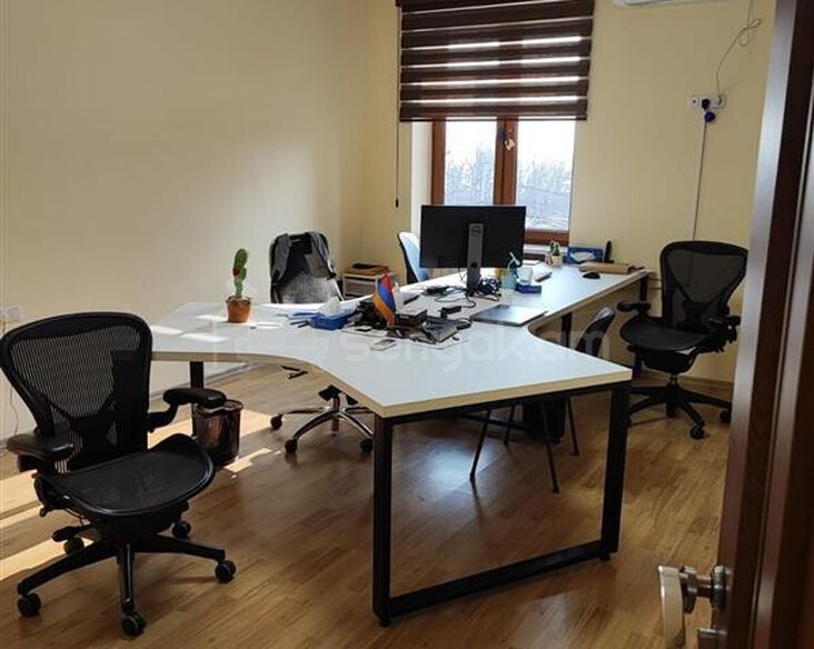 Նորակառույց Օֆիսային Տարածք, 300քմ