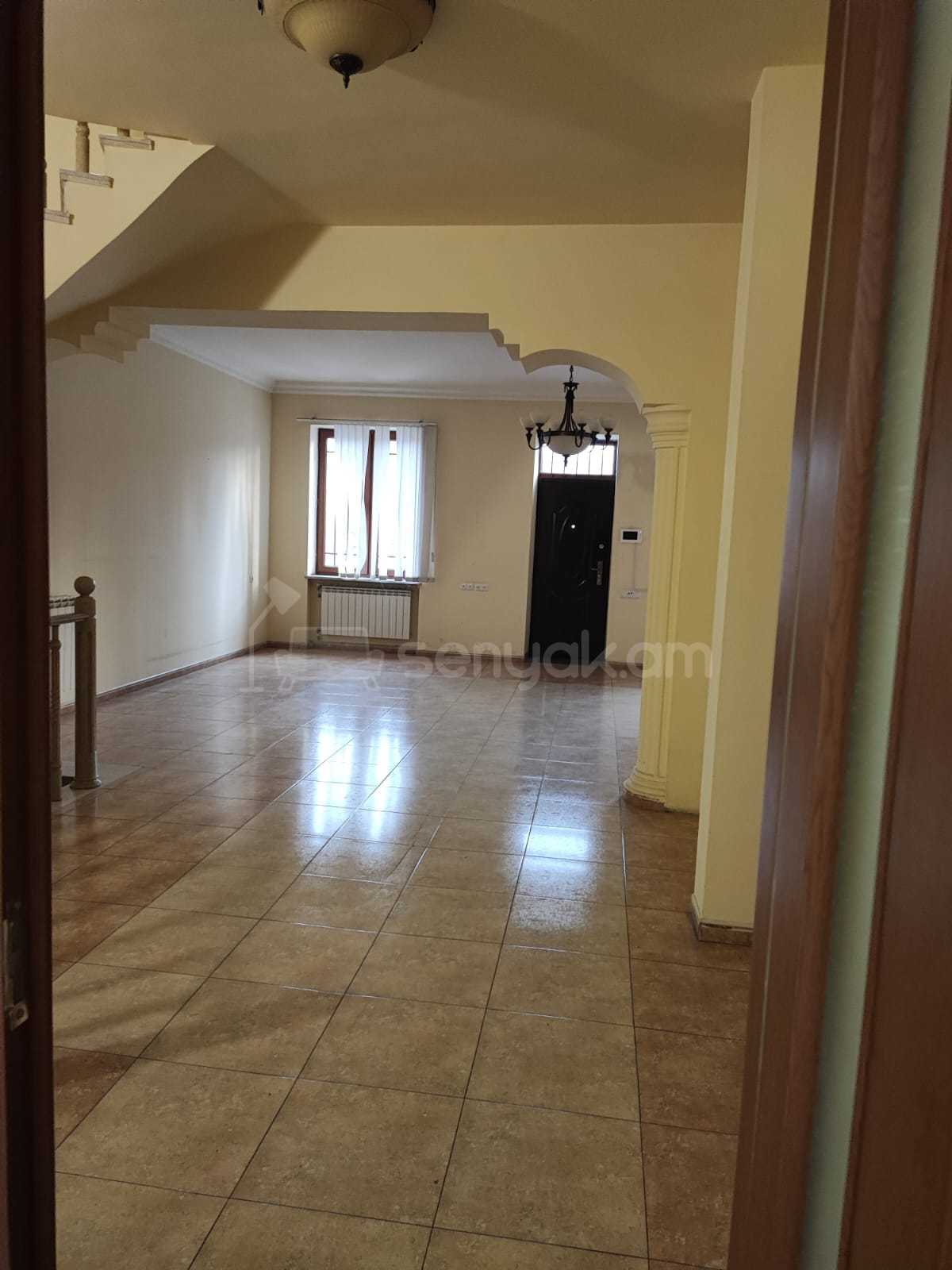 Նորակառույց Օֆիսային Տարածք, 300քմ