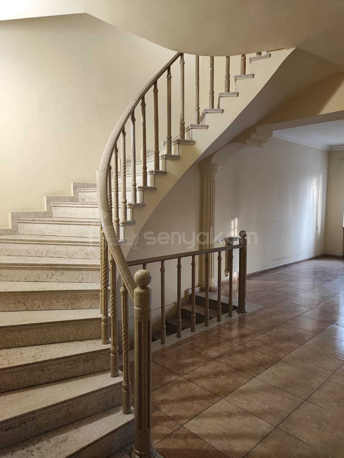 Նորակառույց Օֆիսային Տարածք, 300քմ