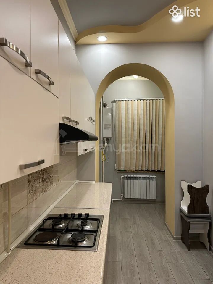 3 Սենյականոց Բնակարան Քարե Շենքում, 92քմ, 4/5 հարկ, Կապիտալ Վերանորոգված