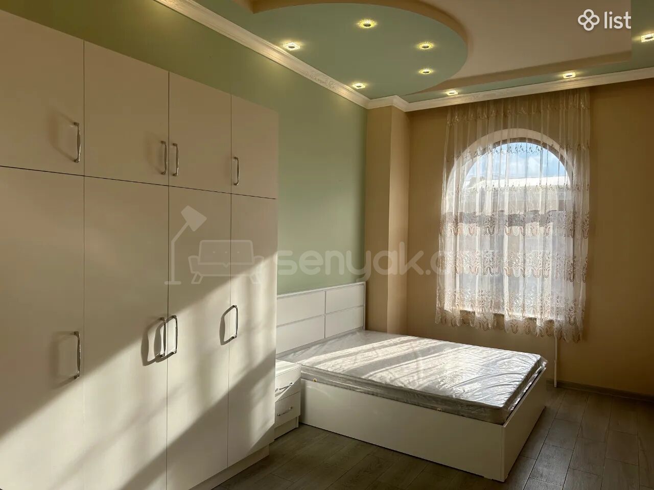 3 Սենյականոց Բնակարան Քարե Շենքում, 92քմ, 4/5 հարկ, Կապիտալ Վերանորոգված