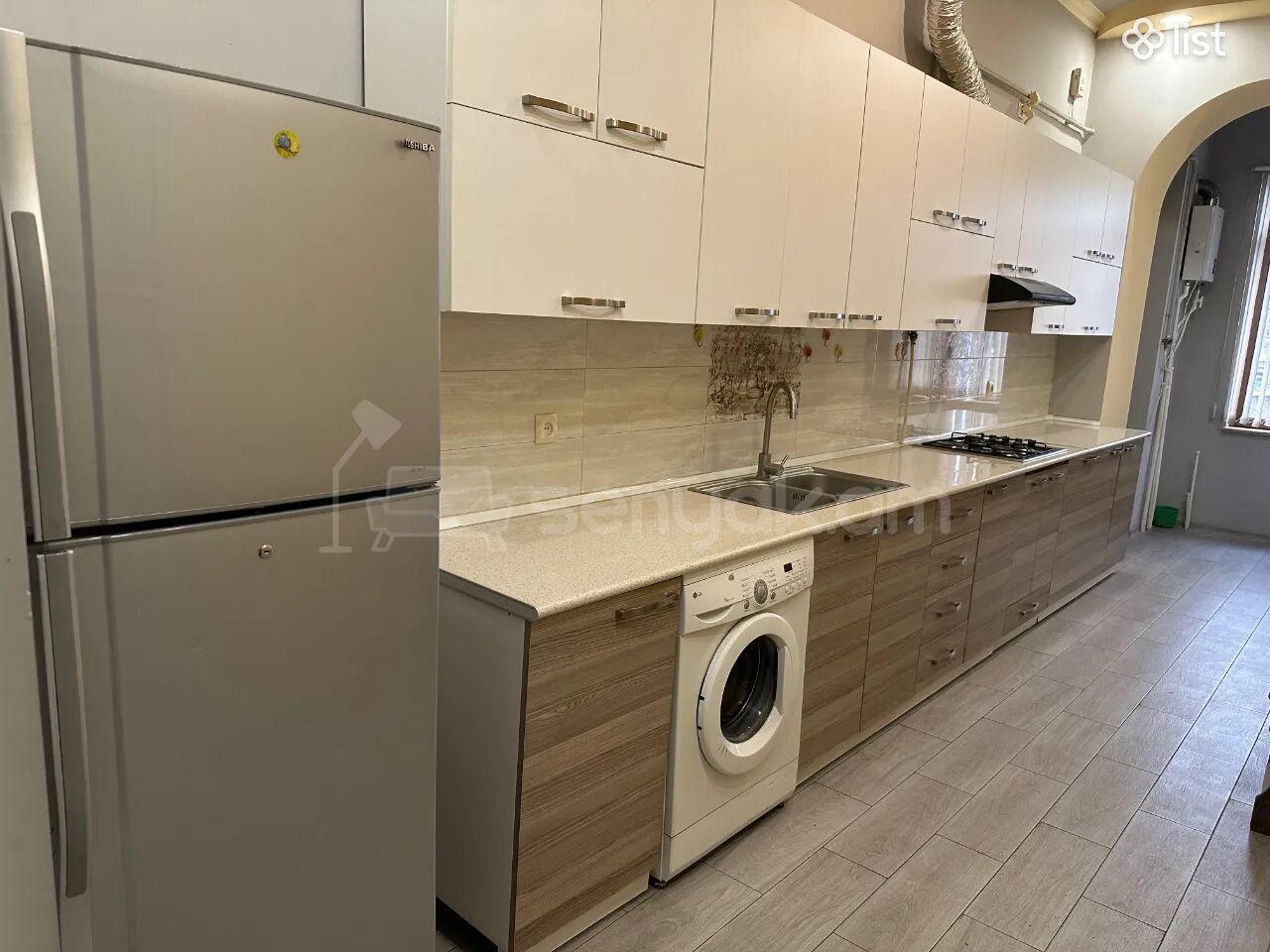 3 Սենյականոց Բնակարան Քարե Շենքում, 92քմ, 4/5 հարկ, Կապիտալ Վերանորոգված