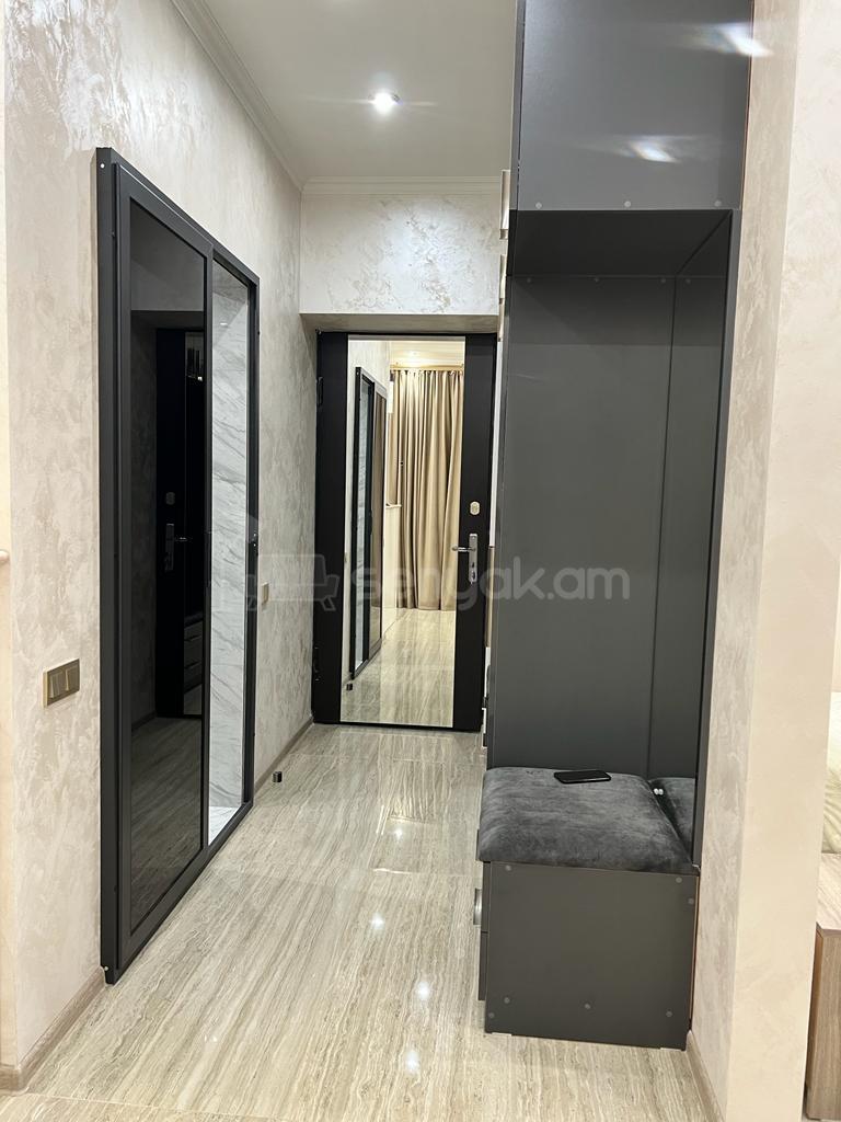 1 Սենյականոց Բնակարան, 40քմ, 2/5 հարկ, Դիզայներական Վերանորոգված