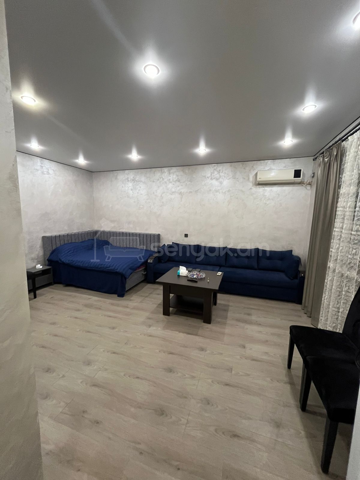 1 Սենյականոց Բնակարան Քարե Շենքում, 40քմ, 2/5 հարկ, Դիզայներական Վերանորոգված