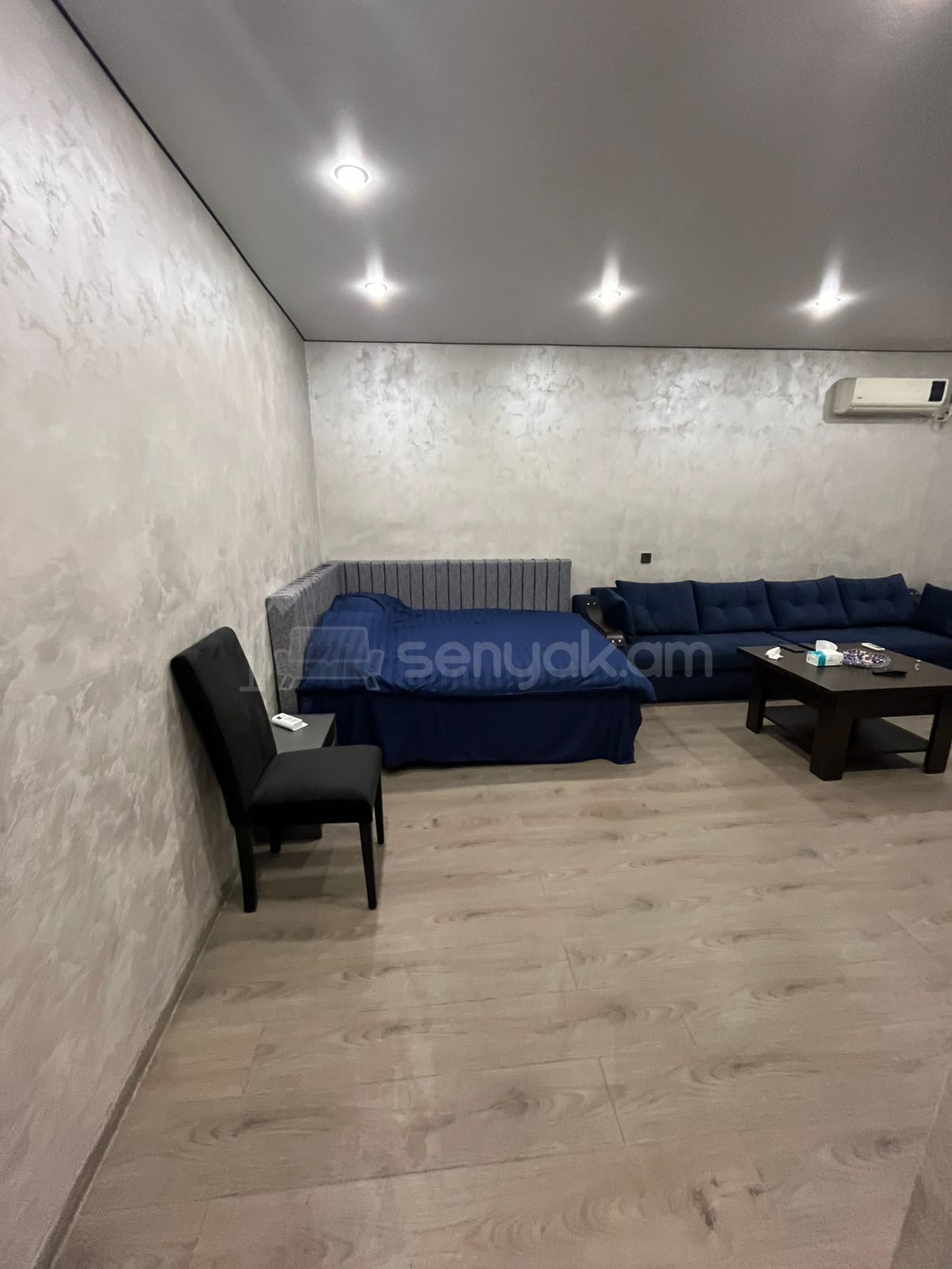 1 Սենյականոց Բնակարան Քարե Շենքում, 40քմ, 2/5 հարկ, Դիզայներական Վերանորոգված