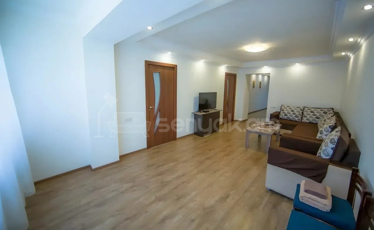 3 Սենյականոց Բնակարան Քարե Շենքում, 59քմ, 2/7 հարկ, Կապիտալ Վերանորոգված