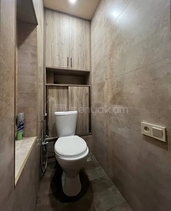 3 Սենյականոց Բնակարան Քարե Շենքում, 62քմ, 5/5 հարկ, Կապիտալ Վերանորոգված