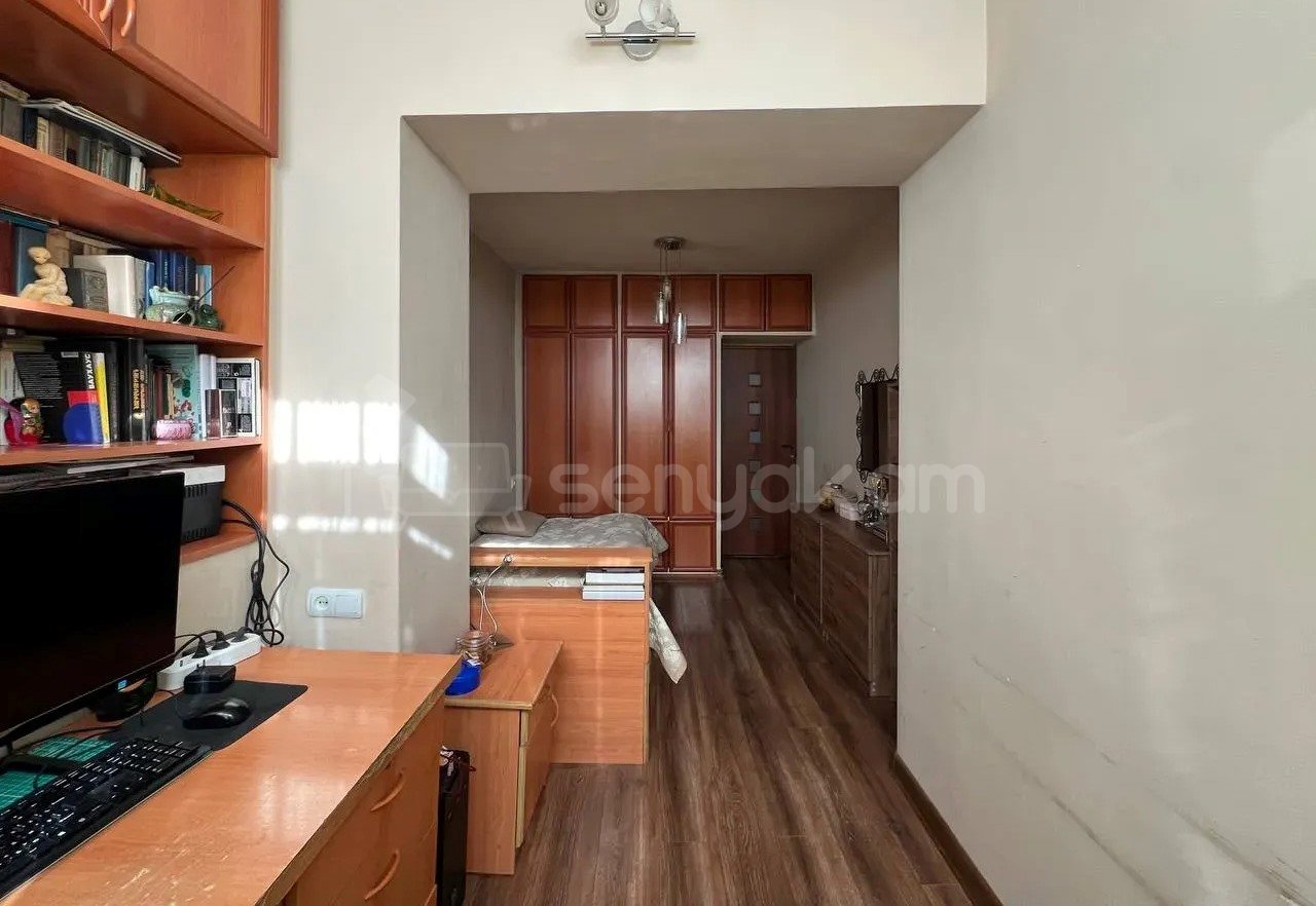 3 Սենյականոց Բնակարան Քարե Շենքում, 62քմ, 5/5 հարկ, Կապիտալ Վերանորոգված