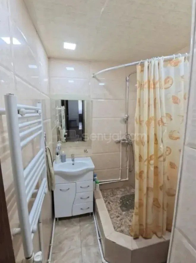 4 Սենյականոց Բնակարան, 99քմ, 2/16 հարկ, Նորմալ Վիճակում