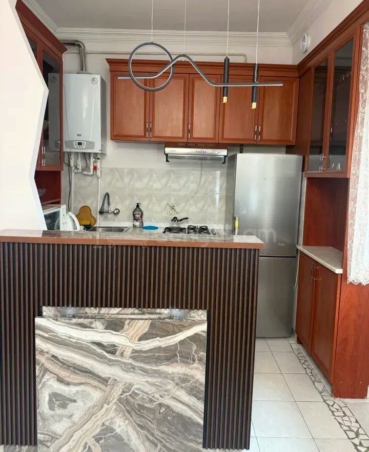 1 Սենյականոց Բնակարան Քարե Շենքում, 37քմ, 5/5 հարկ, Նորմալ Վիճակում