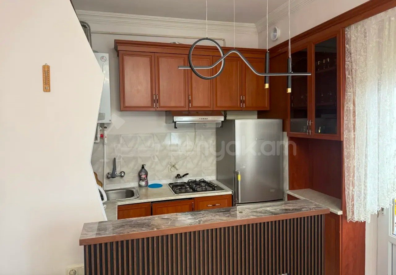 1 Սենյականոց Բնակարան Քարե Շենքում, 37քմ, 5/5 հարկ, Նորմալ Վիճակում